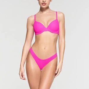 ** LIKE NEW ** SKIMS FITS EVERYBODY T-SHIRT BRA (NEON PINK)